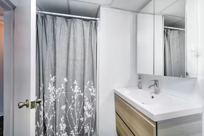 Photo - 405 W Doty St