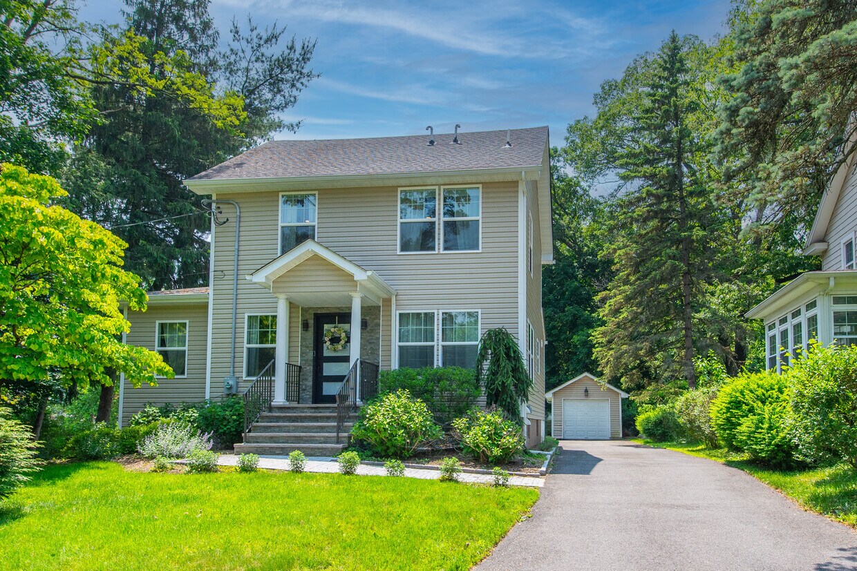 Photo - 247 Airmount Ave (Ramsey, NJ)