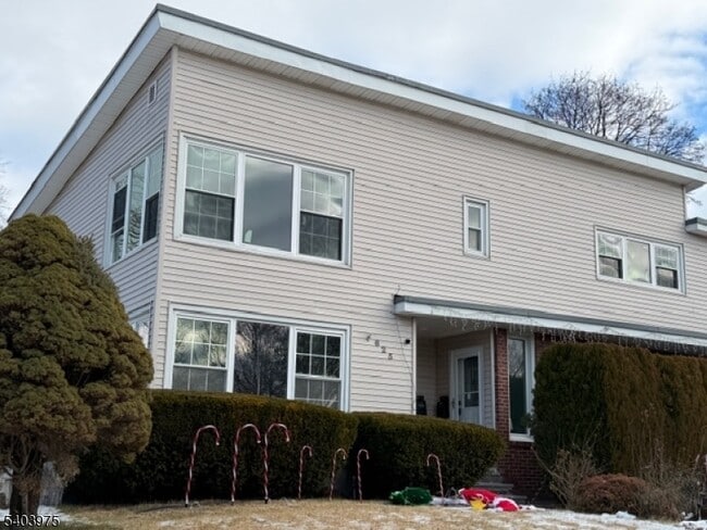 Photo - 10-06 1st St