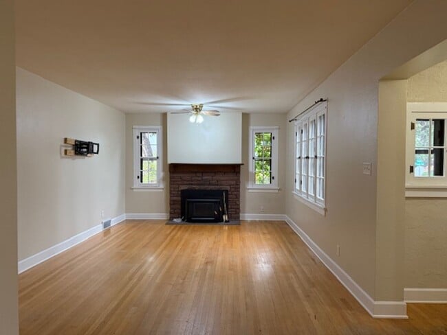 Photo - House For Lease