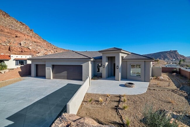 4 Bedroom home on elevated Bloomington lot... - 4 Bedroom home on elevated Bloomington lot...