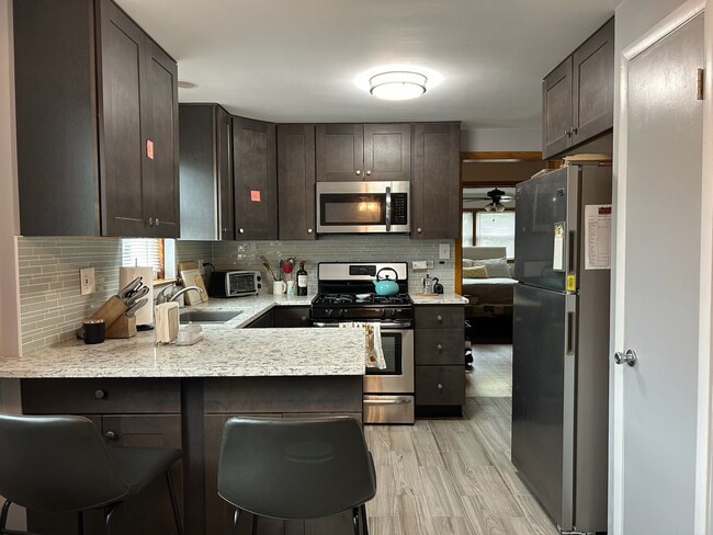 Building Photo - 5834 N Nagle Ave Unit FL2 Rental