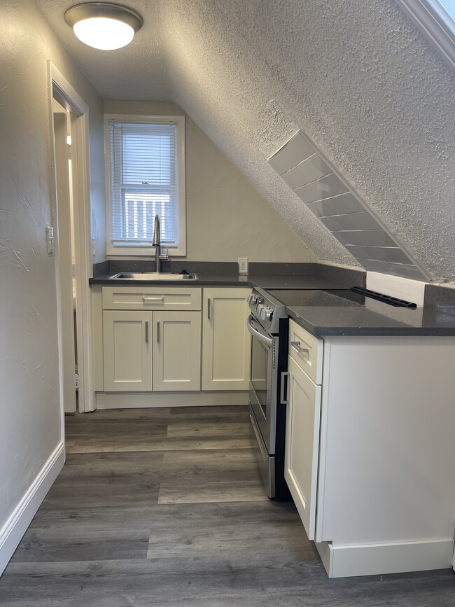 Photo - 615 Granite St