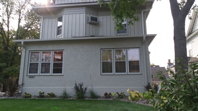 Lado de la casa - 2514 Girard Ave S