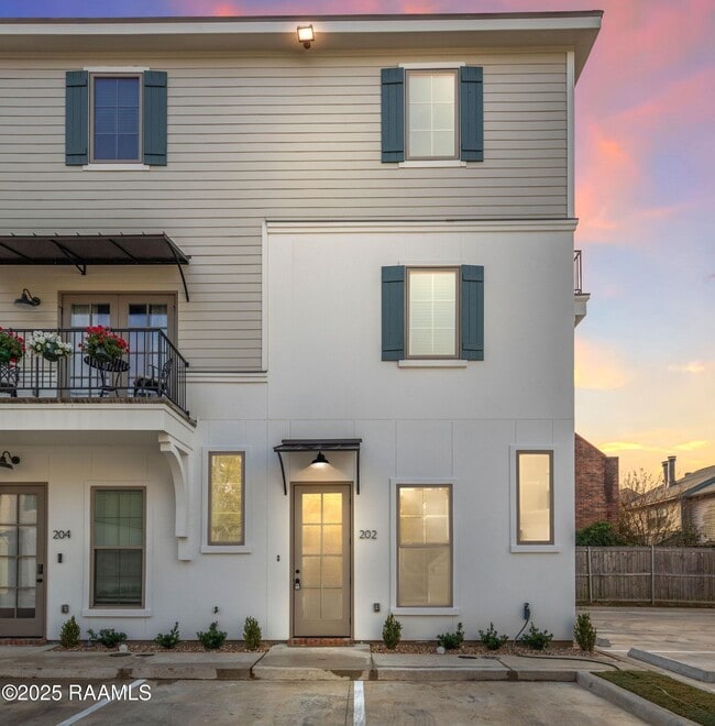 Building Photo - 202 Steiner Oaks