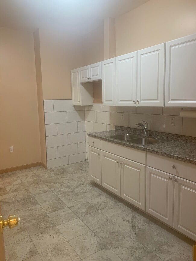 Building Photo - 414 Paterson Plank Rd Unit 2 Rental