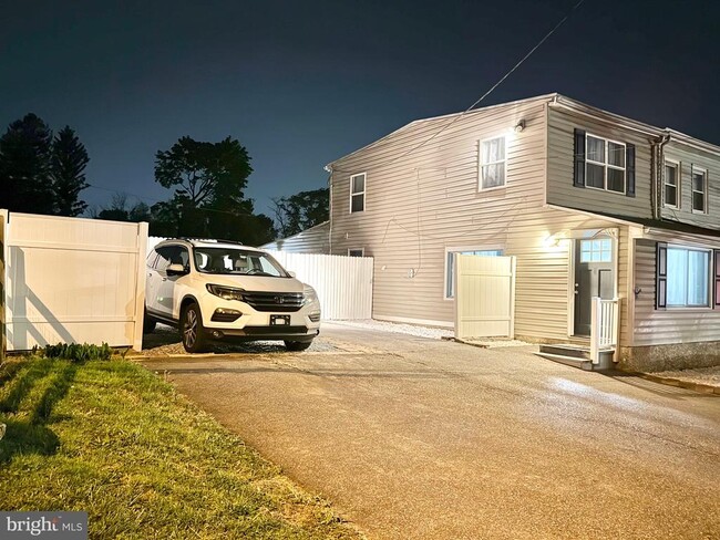 Photo - 1820 Newport Rd