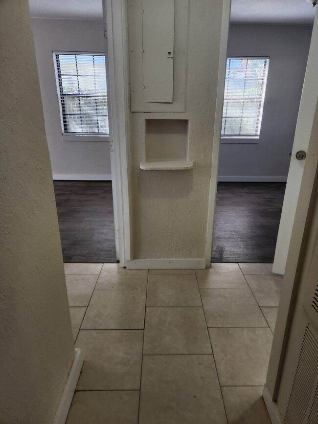 Photo - 5919 Oaklane Dr