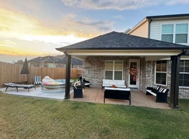 Building Photo - Beautifully designed 4-bedroom, 2.5-bath home