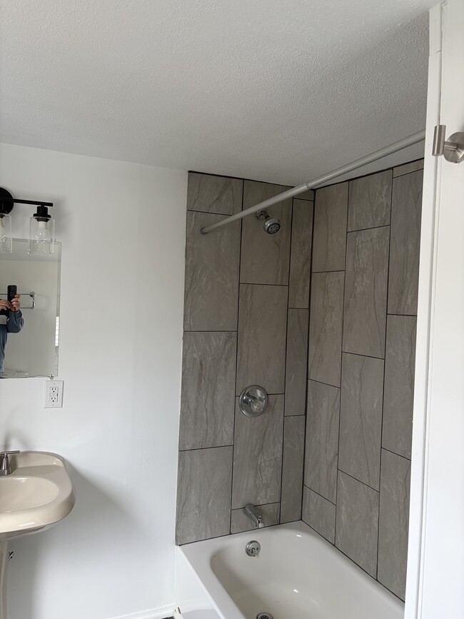 bathroom 1 - 21 E 6th St