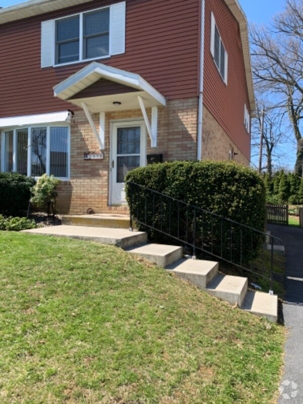 Building Photo - 2376 S 10th St Rental