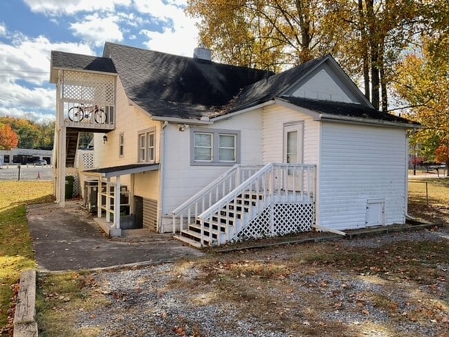 1413 E Harper Ave