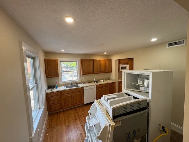 Photo - 74 Brock St Unit 1