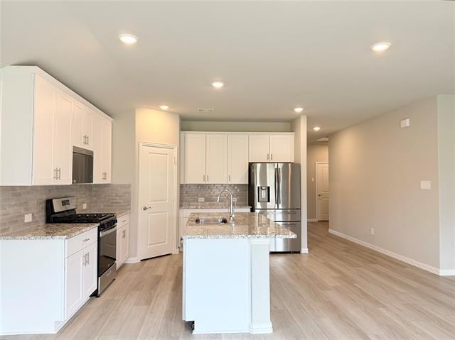 Building Photo - 2215 Gustavus Dr