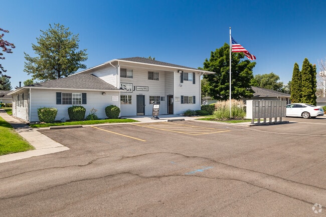 Leasing Center - Parkway Commons