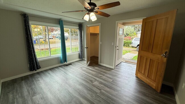 Photo - Spacious 3 bed 1 bath, big yard, pets ok, ...