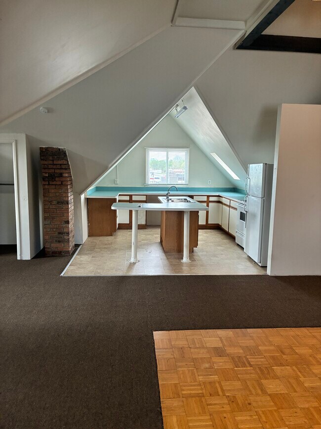 Photo - 108 E Main St