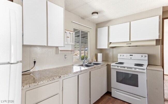 Photo - 1240 S Comstock Cir