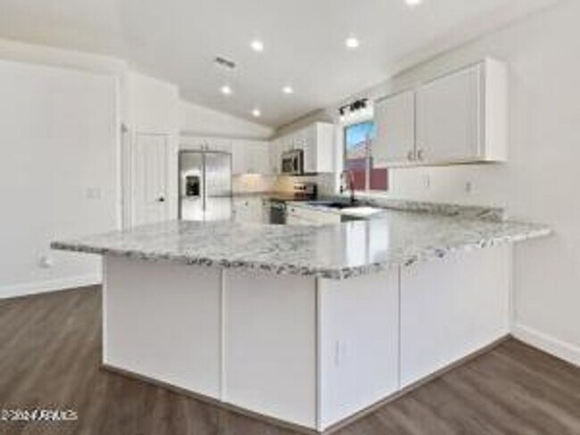 Photo - Apply Here www.realty480pm.appfolio.com/listings