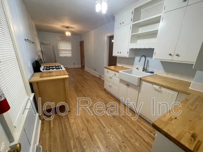 Photo - 1475 Albert St N