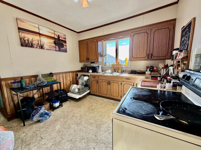 Building Photo - 112 College Ave Unit U2