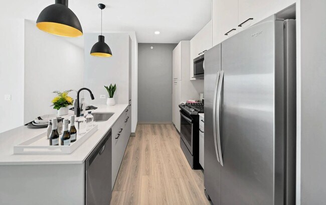Photo - 2150 N Elston Ave