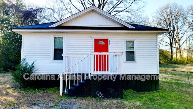 Building Photo - 2037 Pine Dr