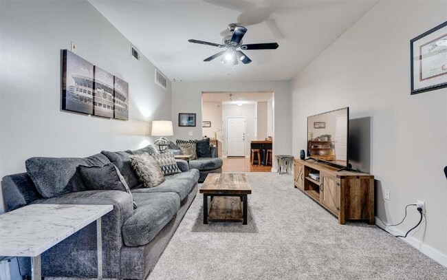 Photo - 401 20th St S