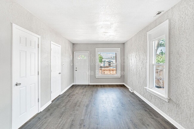 Photo - 4768 Vine St