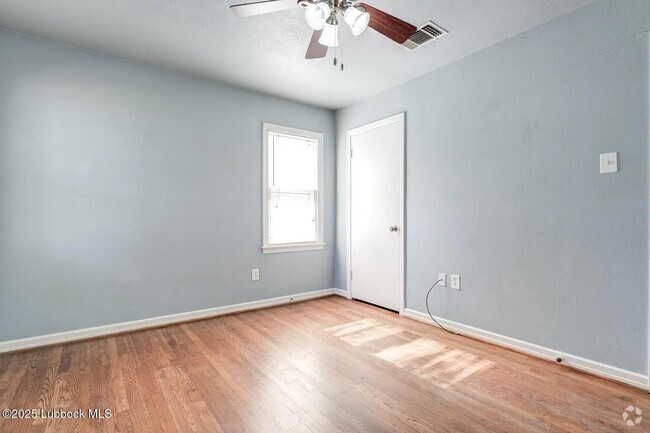 Building Photo - 2609 33rd St Rental