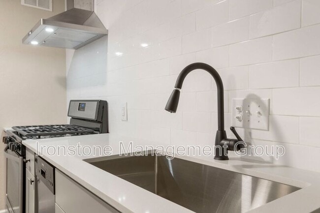 Photo - 2618 E 8th St