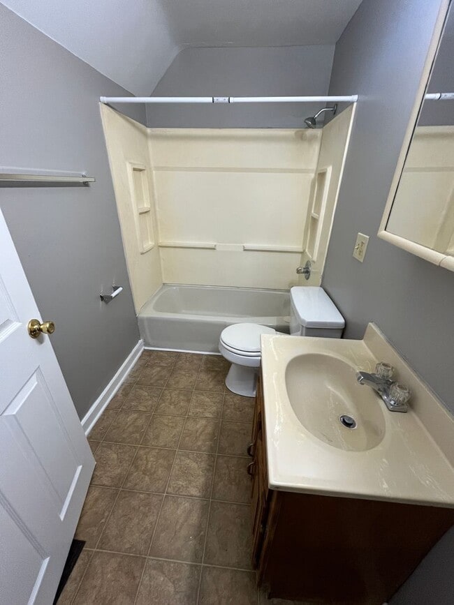 Photo - 828 Huestis Ave Unit Apt 2
