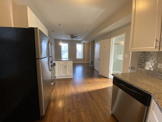 Cocina y sala de estar - 2014 W McLean