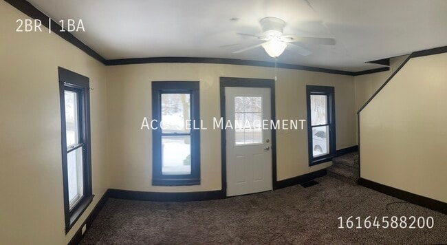 Photo - 836 Coit Ave NE