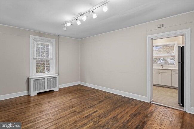 Photo - 716 E Railroad Ave