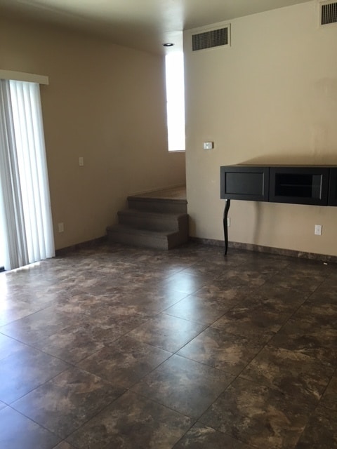 3 Bedroom Eastside Townhome - 3 Bedroom Eastside Townhome