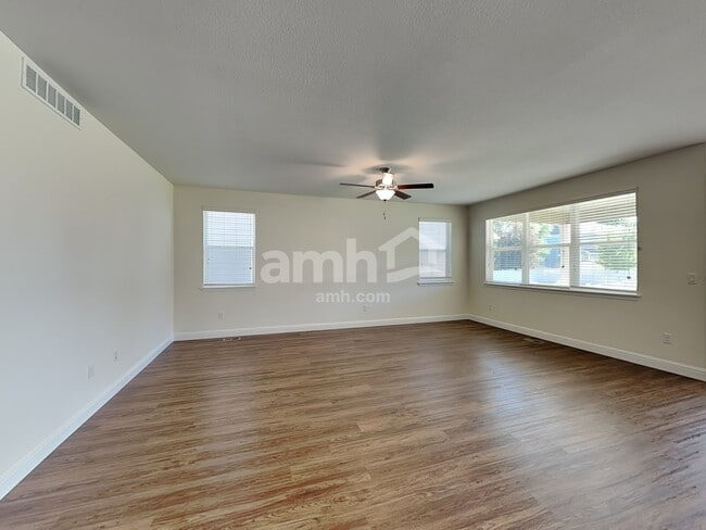 Photo - 10204 Dogwood St