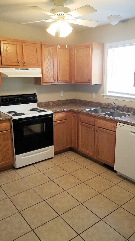 Photo - 3980 Howard Gap Rd Unit 3980-B