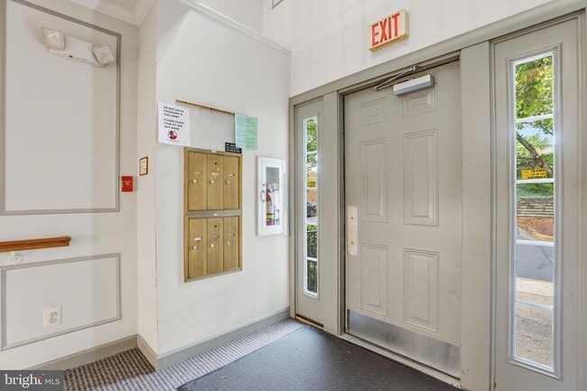 Building Photo - 20309 Beaconfield Terrace Unit 20309