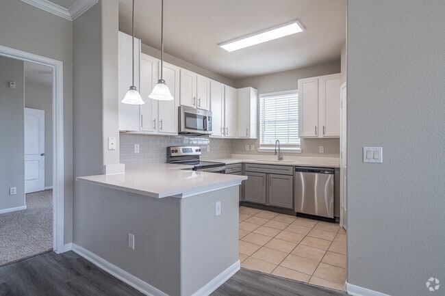 2BR, 2BA - 1125SF