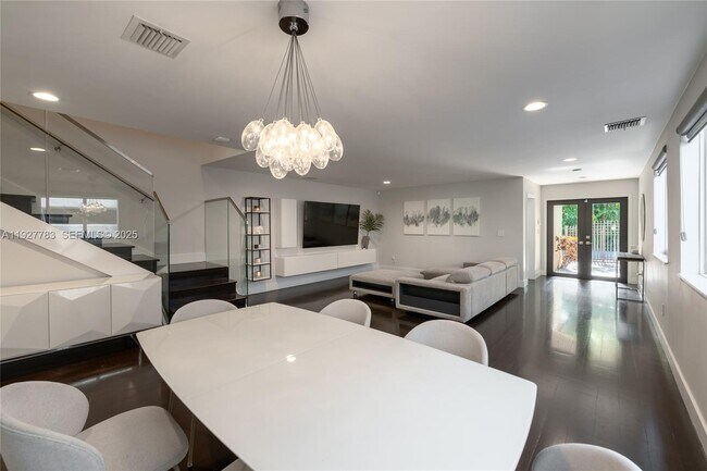 Photo - 3053 Orange St