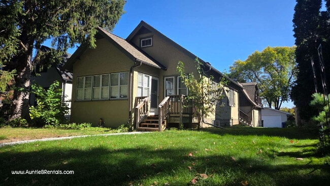 Photo - 428 Warwick St