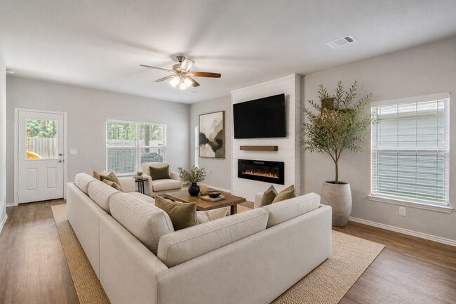 Photo - 210 Bellewood Mnr Dr