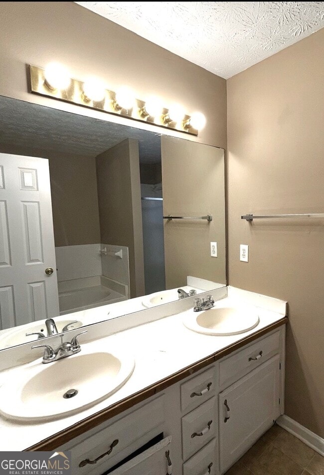 Photo - 4034 Robin Cir