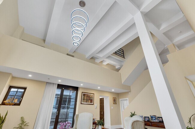 Photo - 4760 The Boulevard