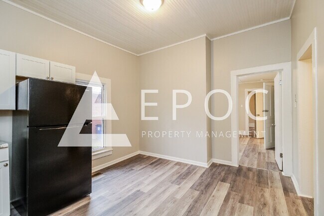 Photo - 836 E Devonshire St