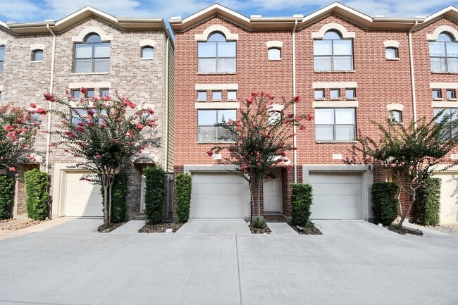 Building Photo - 8715 Meadowcroft Dr Unit 404