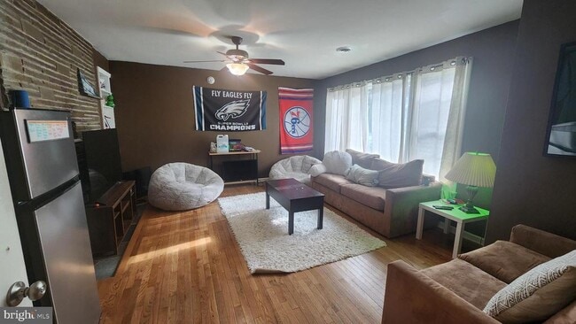 Photo - 211 University Blvd