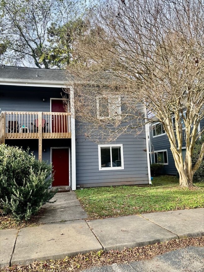 Building Photo - 2 bedroom/ 1 bathroom- Peppertree