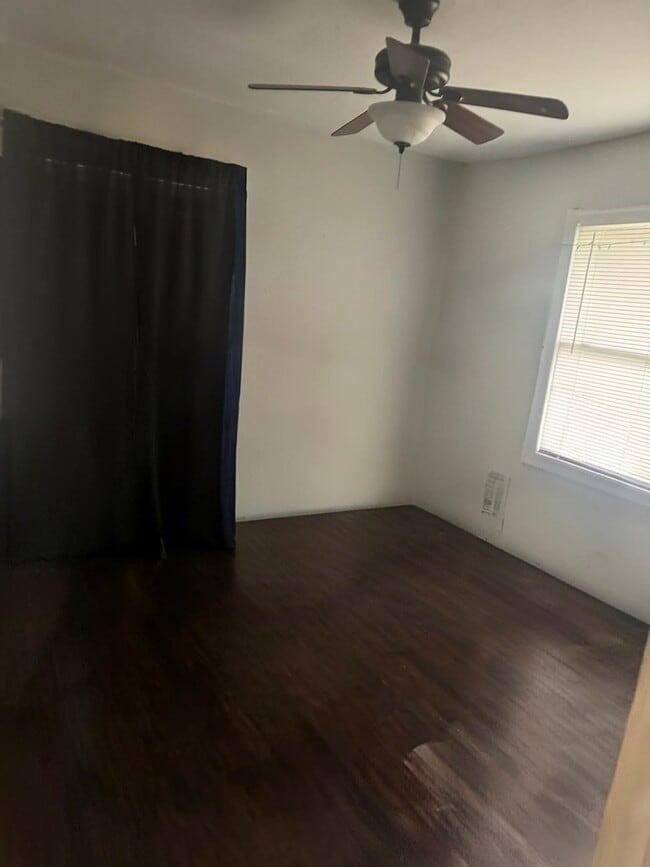 Photo - 6417 Rolla St